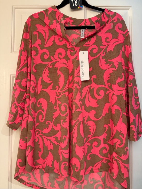 Dear Scarlett Tops - Clear Scentsible Women's Floral Scroll Tunic in Hot Pink and Brown